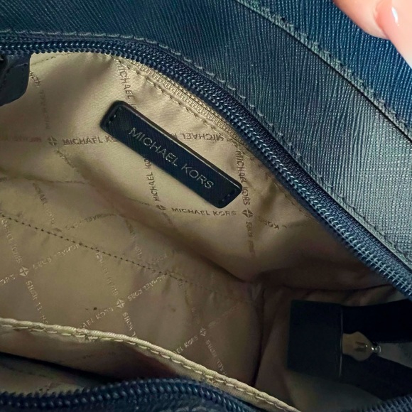 Brand NEW never been used blue Micheal Kors Mini hand bag. - Picture 3 of 6